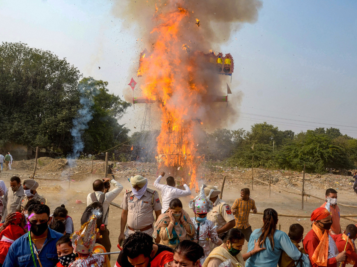 Ravana Dahan in Dussehra celebrations Photo Gallery - Sakshi34