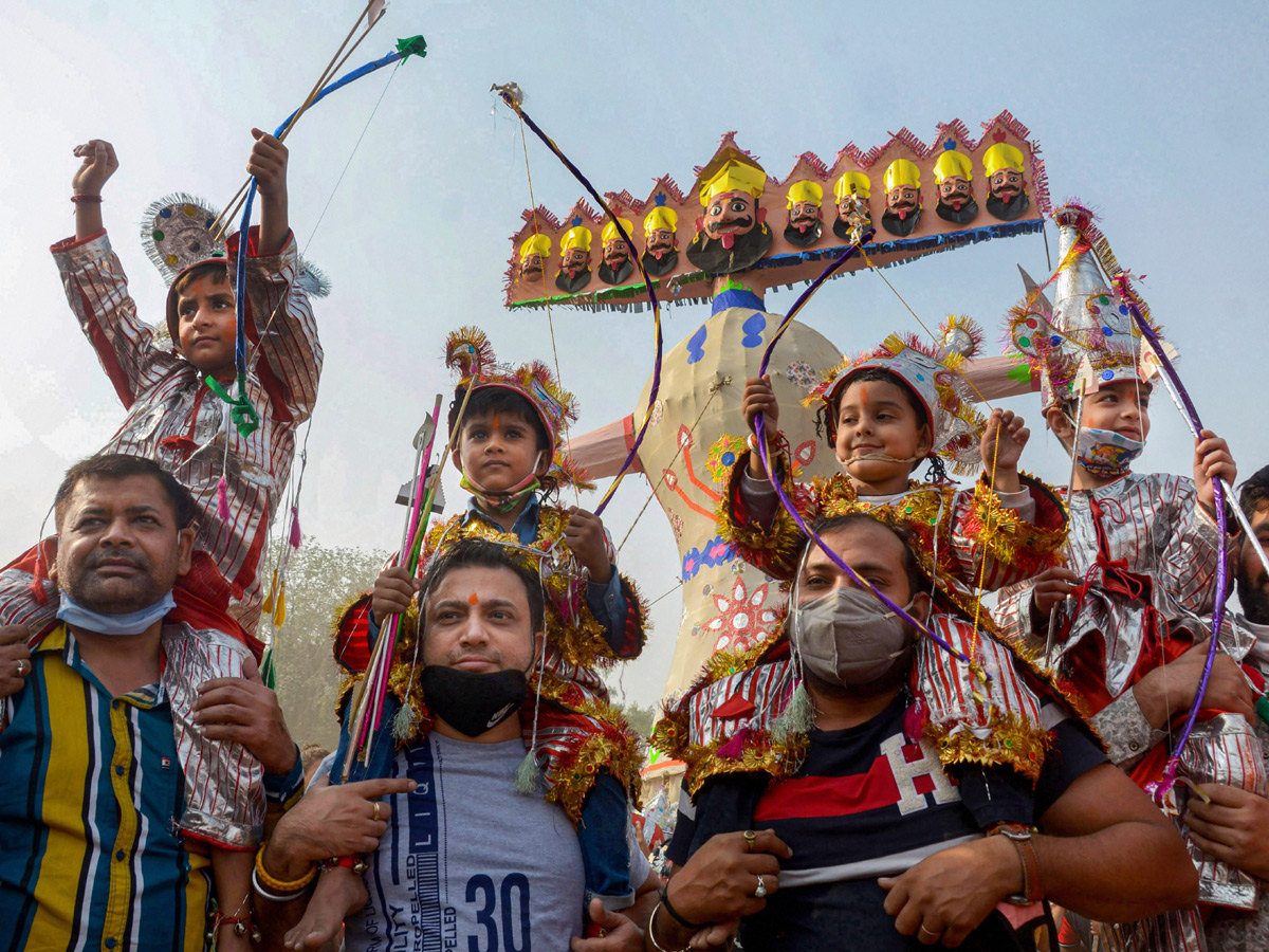 Ravana Dahan in Dussehra celebrations Photo Gallery - Sakshi36