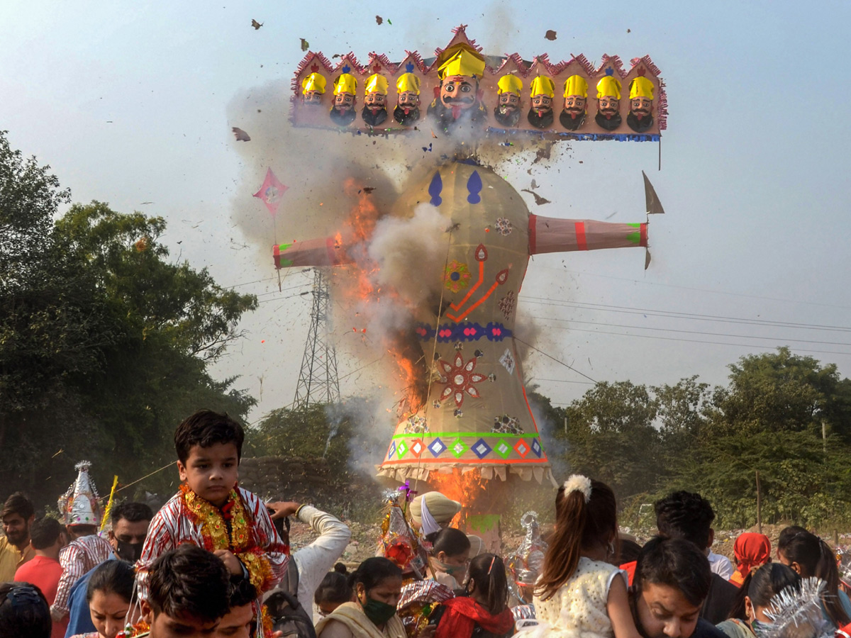 Ravana Dahan in Dussehra celebrations Photo Gallery - Sakshi37