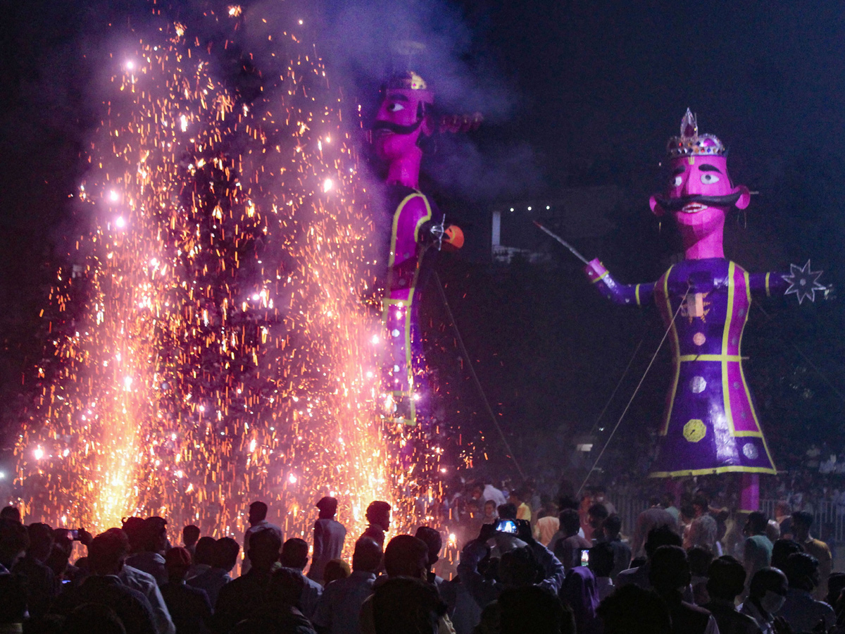 Ravana Dahan in Dussehra celebrations Photo Gallery - Sakshi38