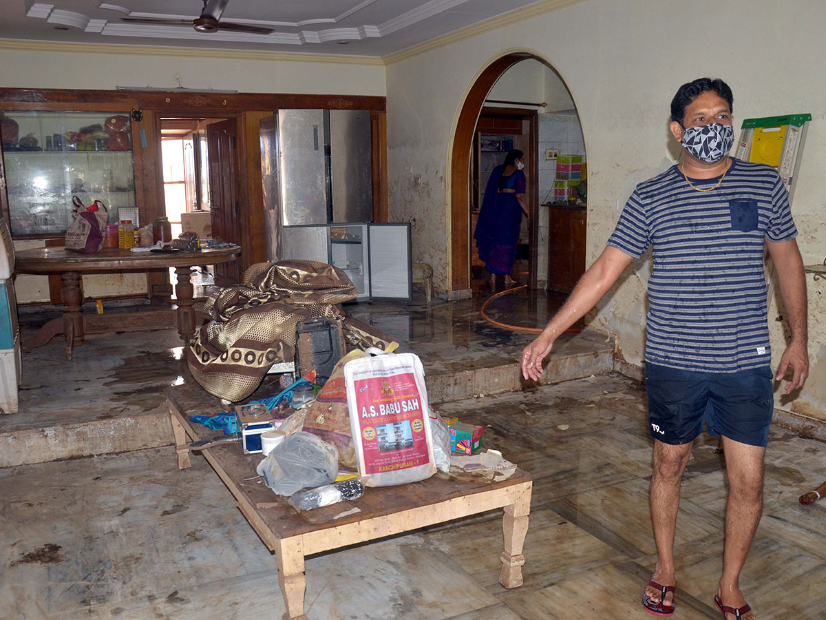 Heavy rains pound Hyderabad photo gallery - Sakshi1