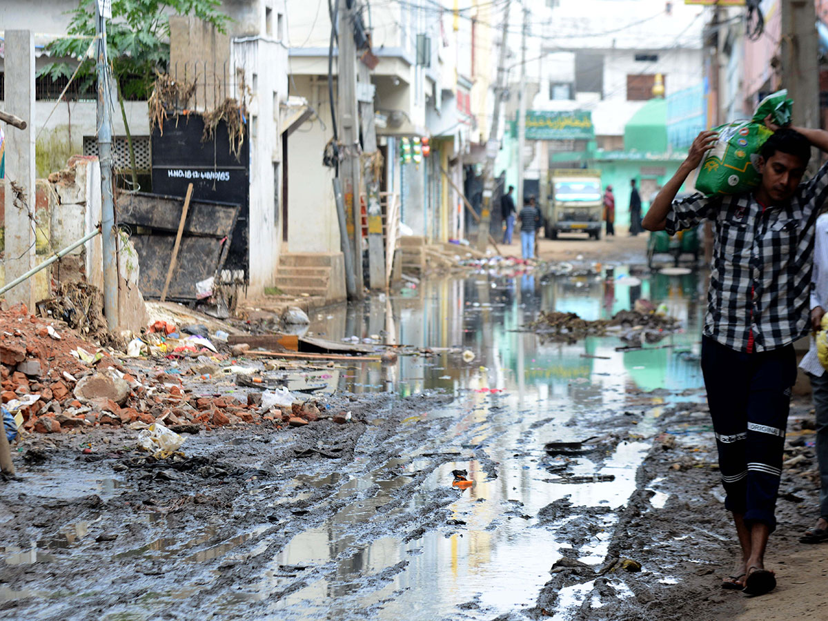 Heavy rains pound Hyderabad photo gallery - Sakshi10