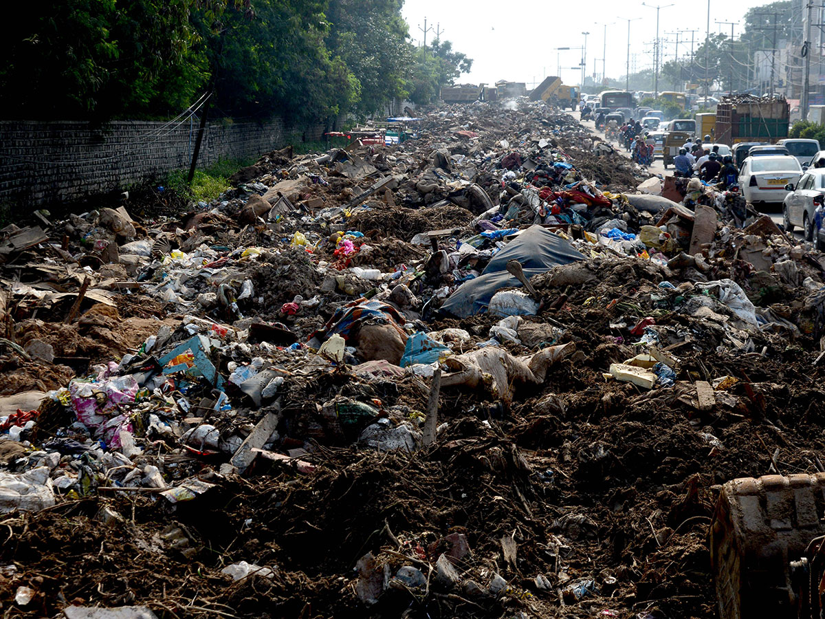 Heavy rains pound Hyderabad photo gallery - Sakshi12