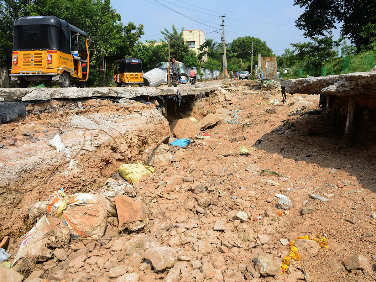 Heavy rains pound Hyderabad photo gallery - Sakshi19