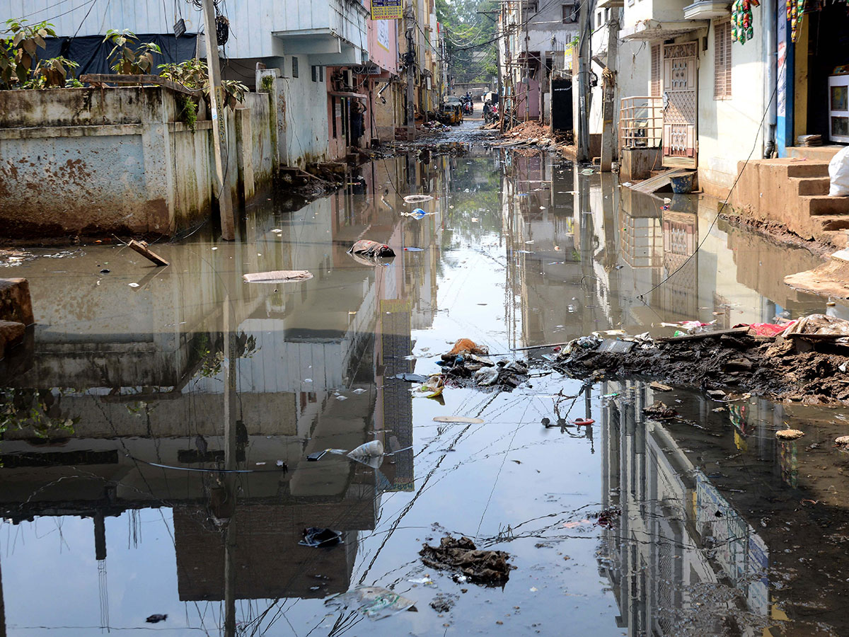 Heavy rains pound Hyderabad photo gallery - Sakshi20