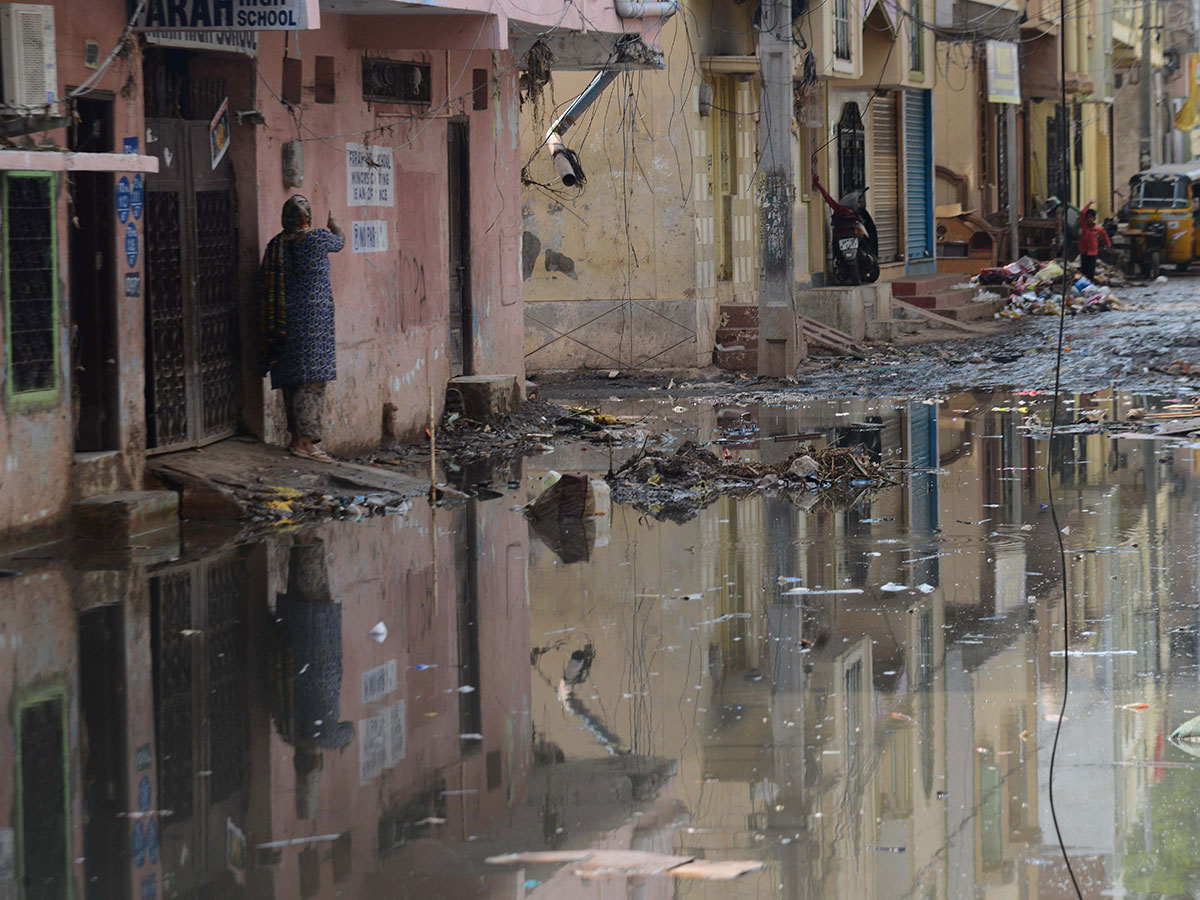 Heavy rains pound Hyderabad photo gallery - Sakshi22