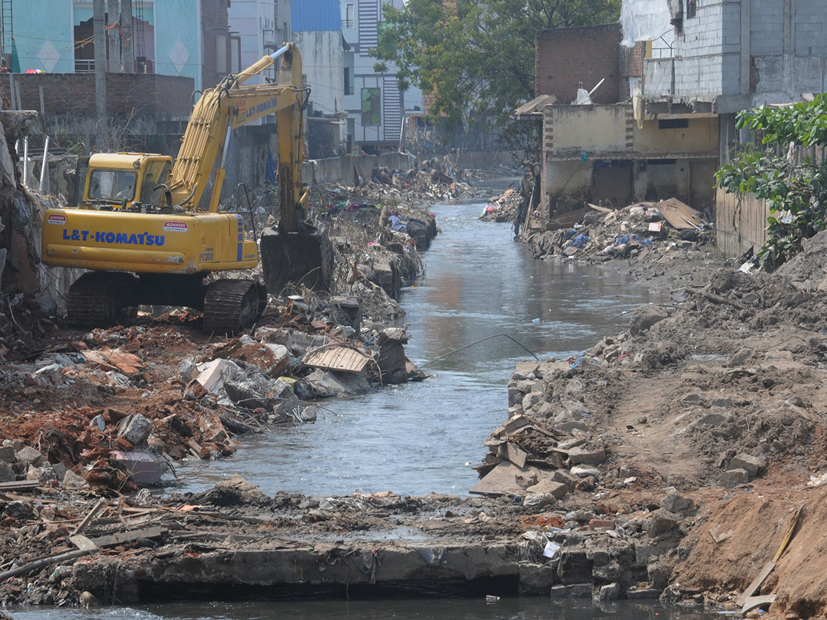 Heavy rains pound Hyderabad photo gallery - Sakshi27