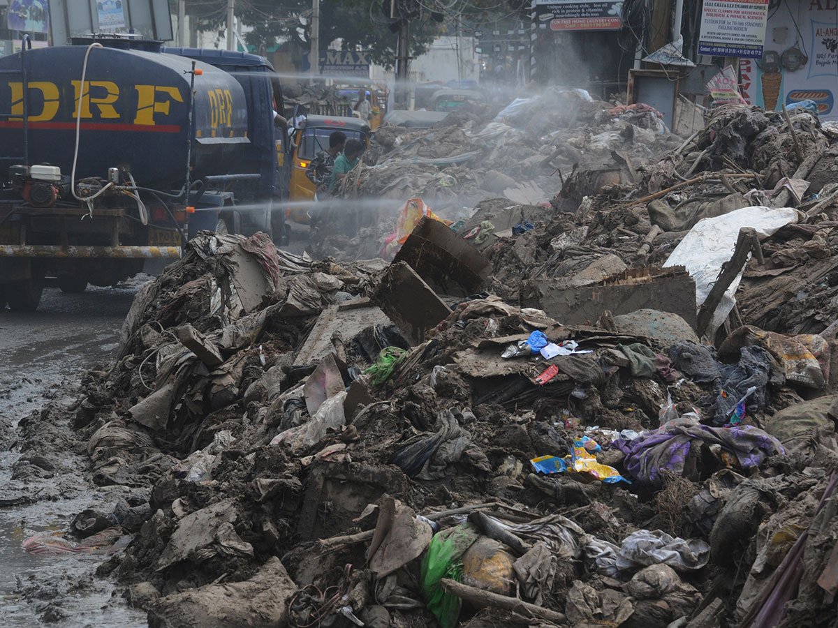 Heavy rains pound Hyderabad photo gallery - Sakshi28