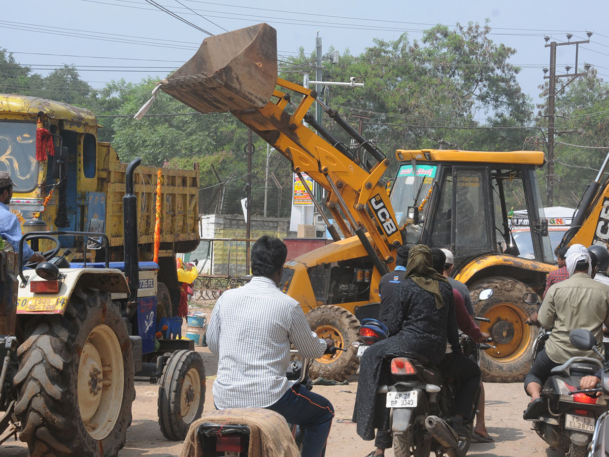 Heavy rains pound Hyderabad photo gallery - Sakshi32