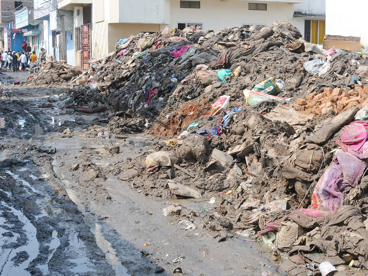 Heavy rains pound Hyderabad photo gallery - Sakshi33