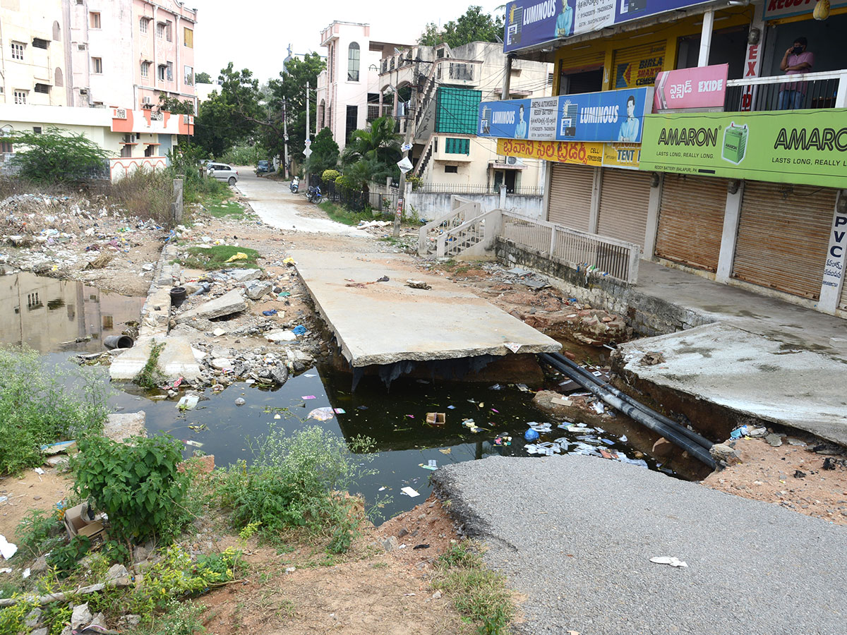 Heavy rains pound Hyderabad photo gallery - Sakshi34