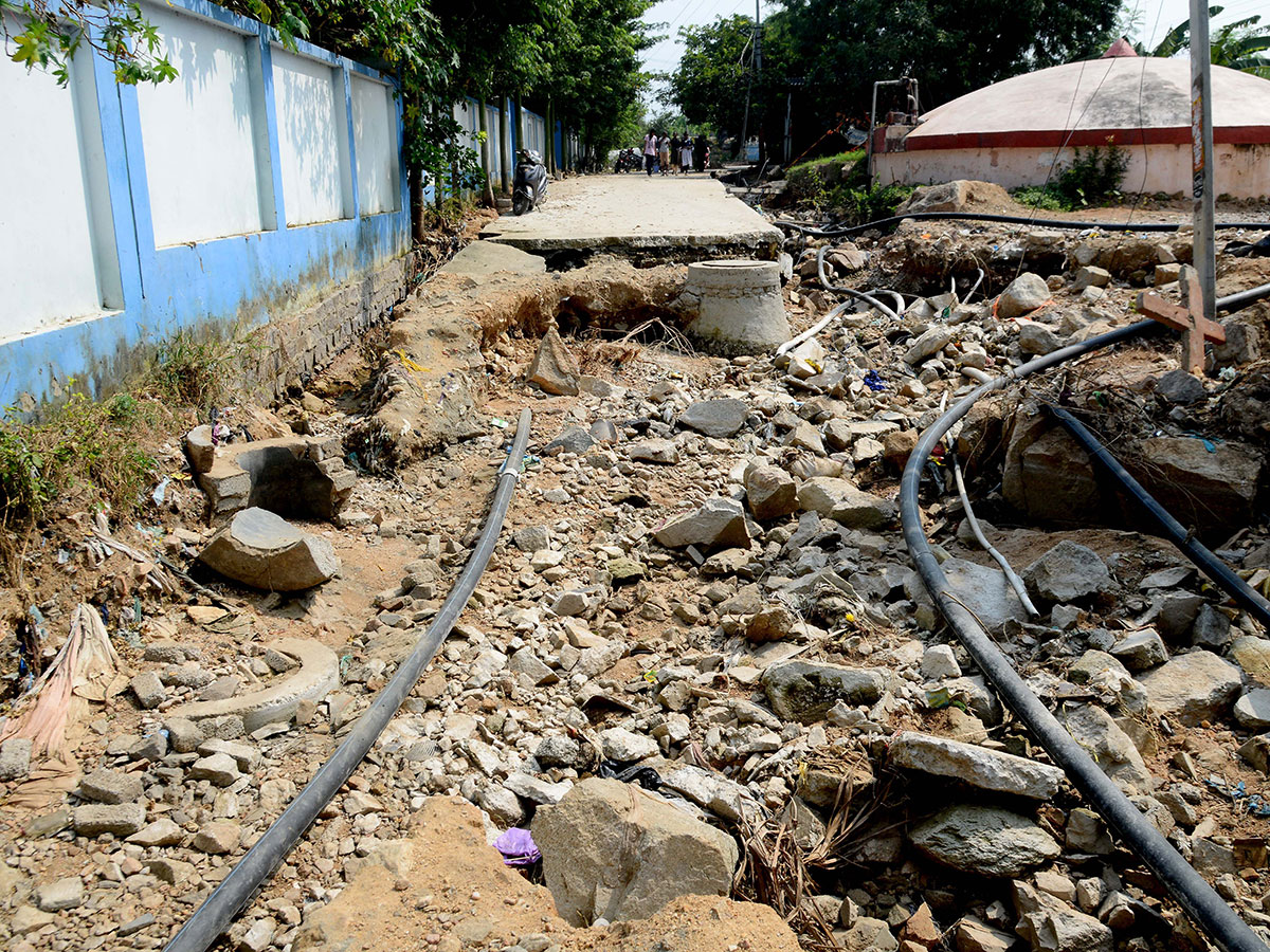 Heavy rains pound Hyderabad photo gallery - Sakshi37