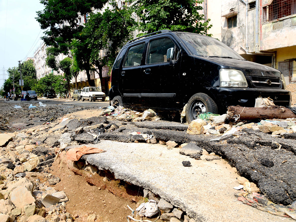 Heavy rains pound Hyderabad photo gallery - Sakshi38