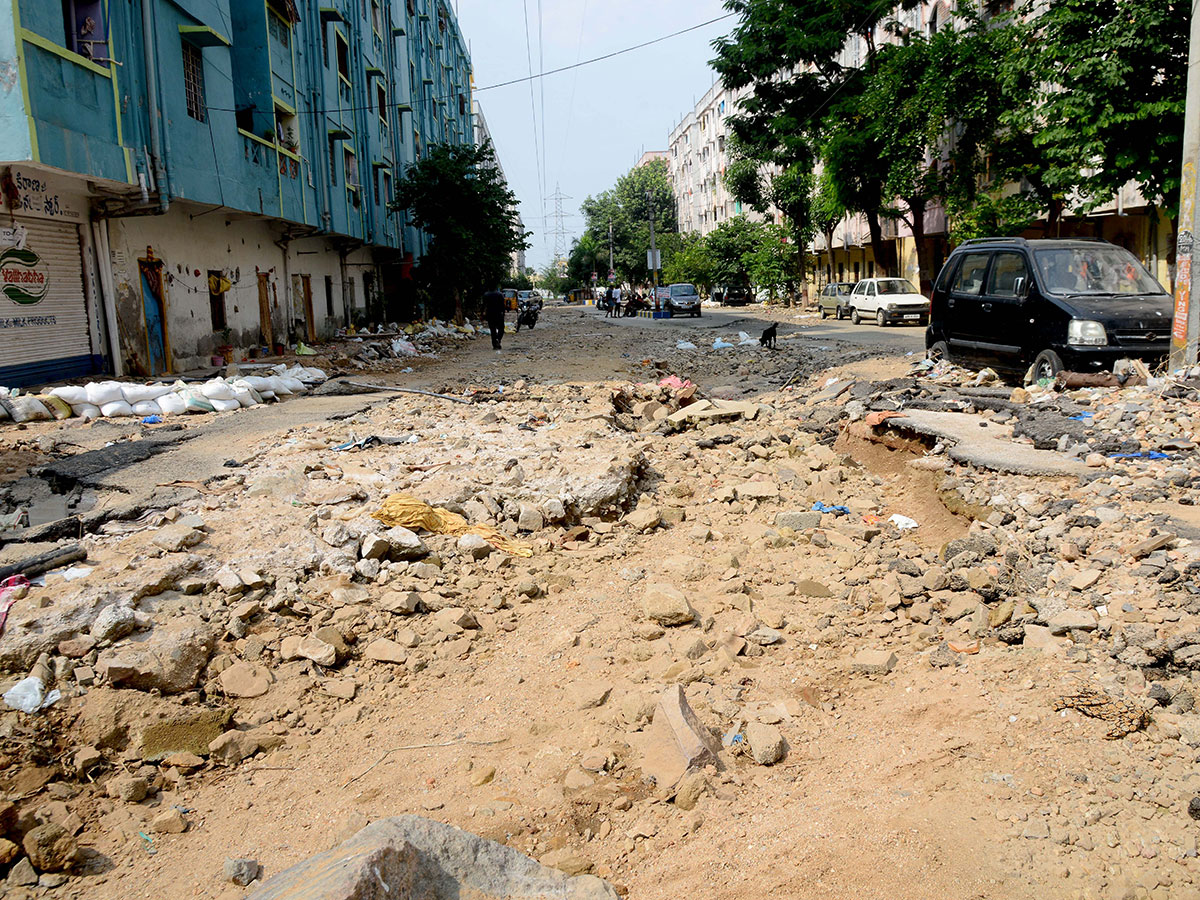 Heavy rains pound Hyderabad photo gallery - Sakshi41