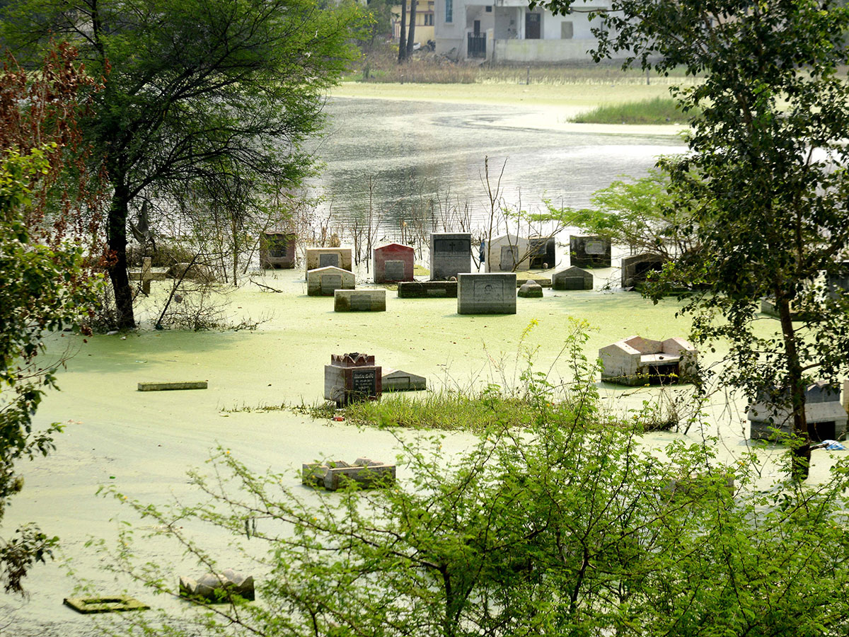 Heavy rains pound Hyderabad photo gallery - Sakshi45