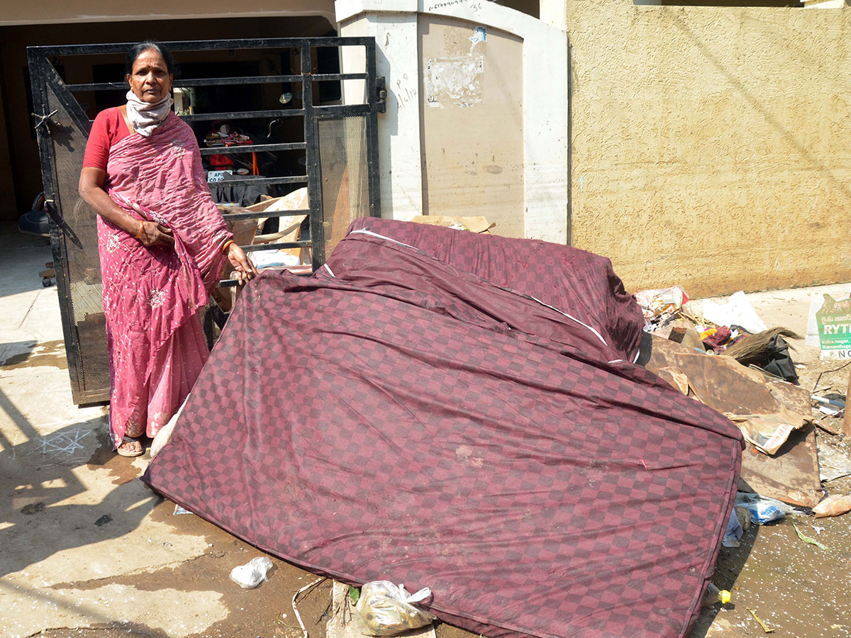 Heavy rains pound Hyderabad photo gallery - Sakshi5