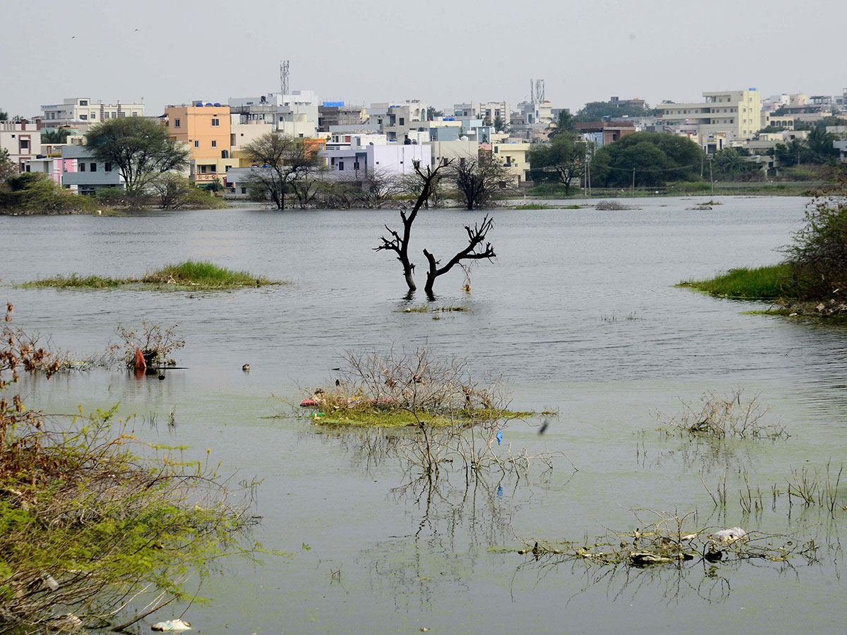 Heavy rains pound Hyderabad photo gallery - Sakshi48