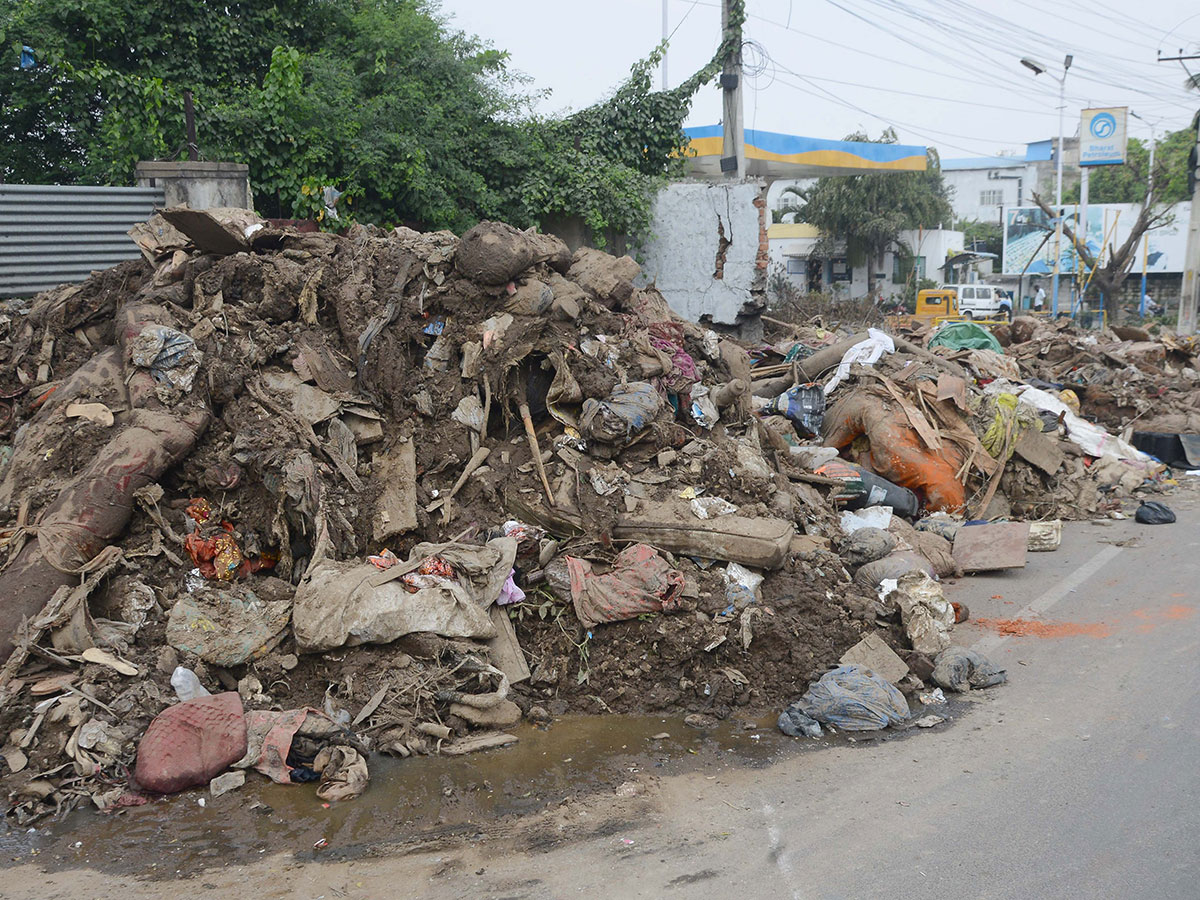 Heavy rains pound Hyderabad photo gallery - Sakshi53