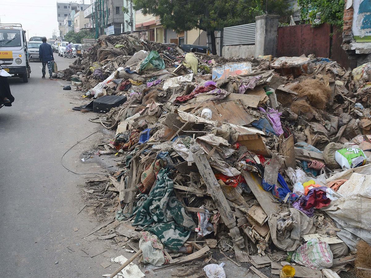 Heavy rains pound Hyderabad photo gallery - Sakshi54