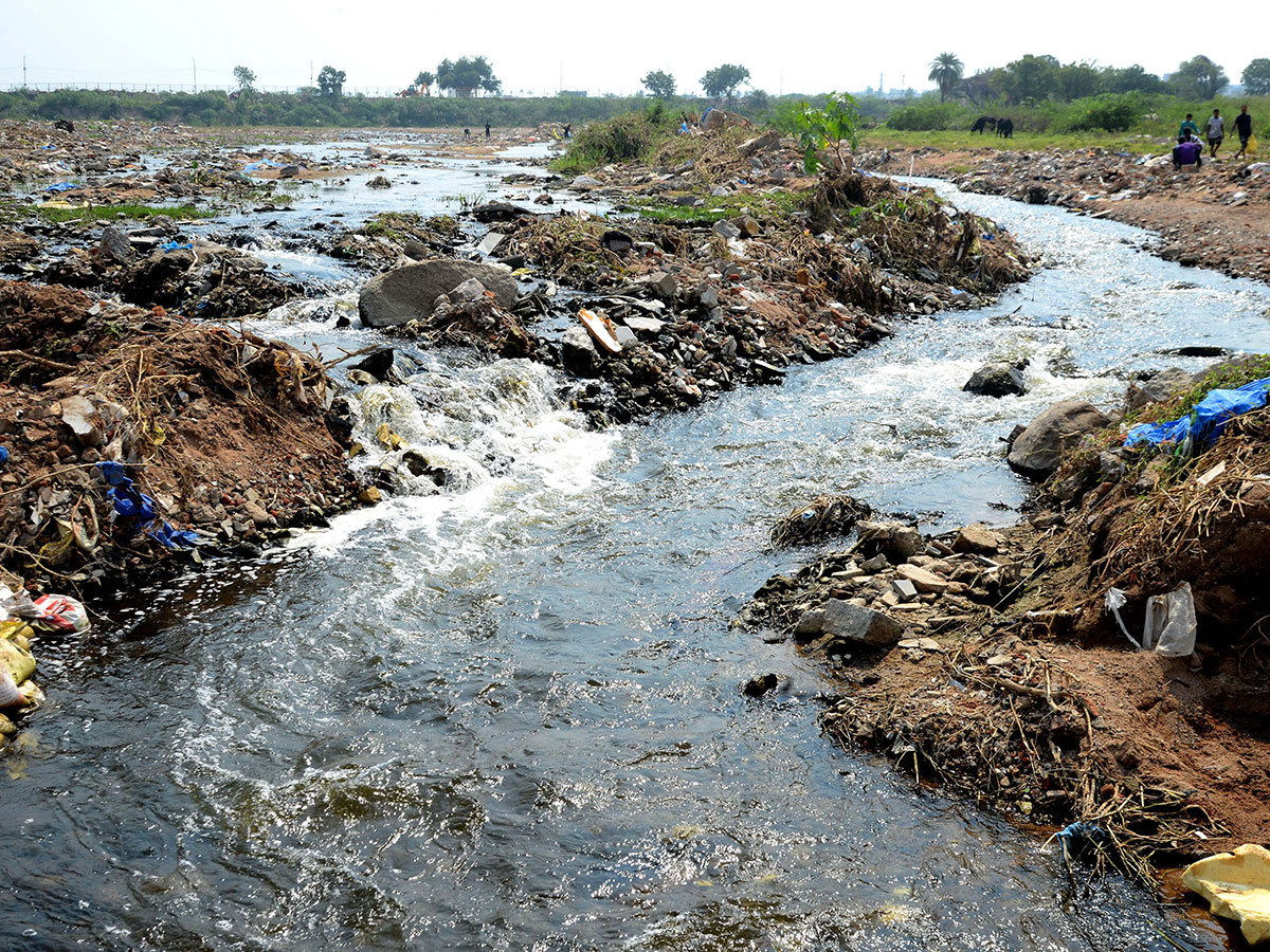 Heavy rains pound Hyderabad photo gallery - Sakshi56