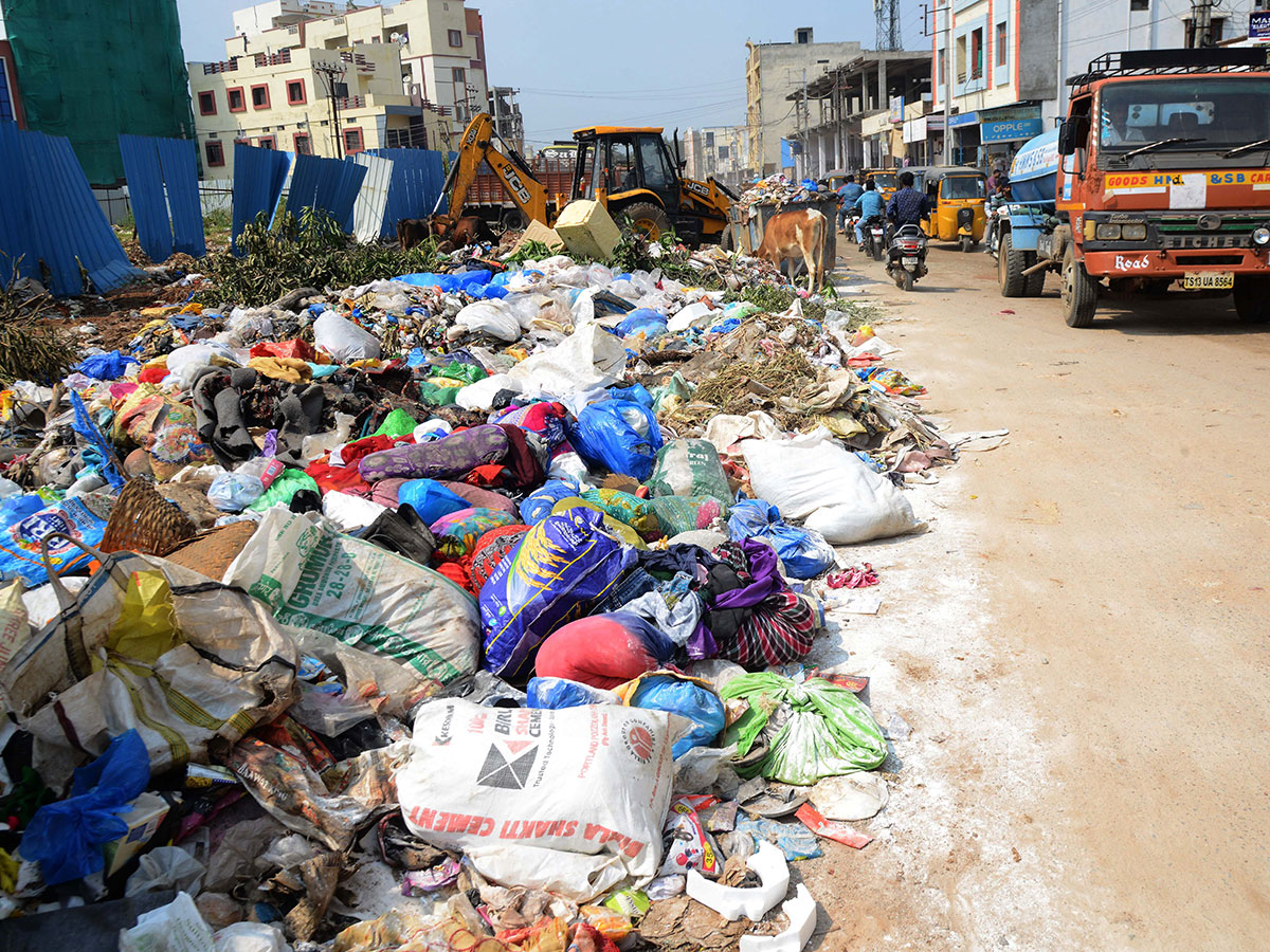 Heavy rains pound Hyderabad photo gallery - Sakshi57