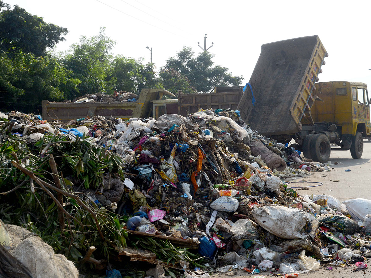 Heavy rains pound Hyderabad photo gallery - Sakshi61