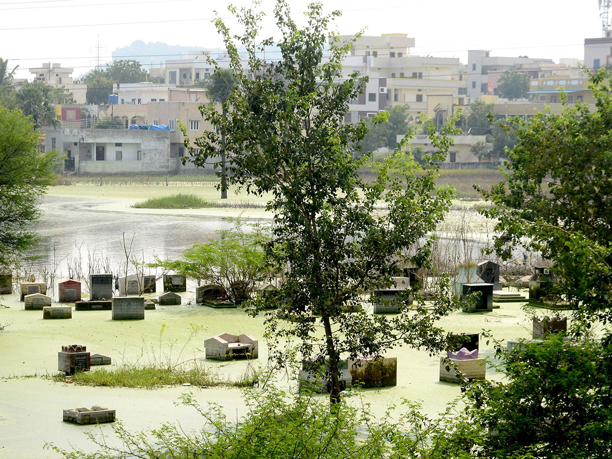 Heavy rains pound Hyderabad photo gallery - Sakshi64