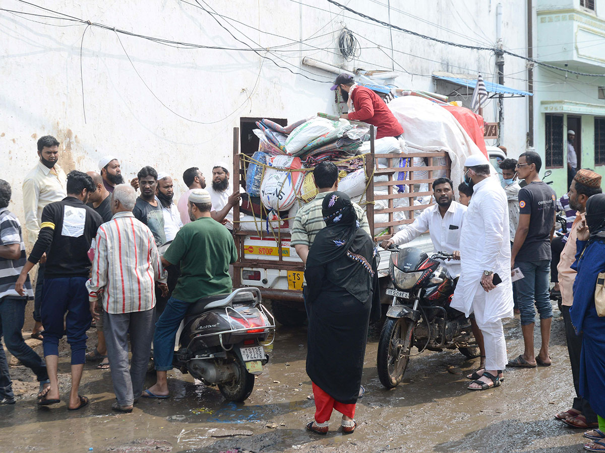 Heavy rains pound Hyderabad photo gallery - Sakshi66