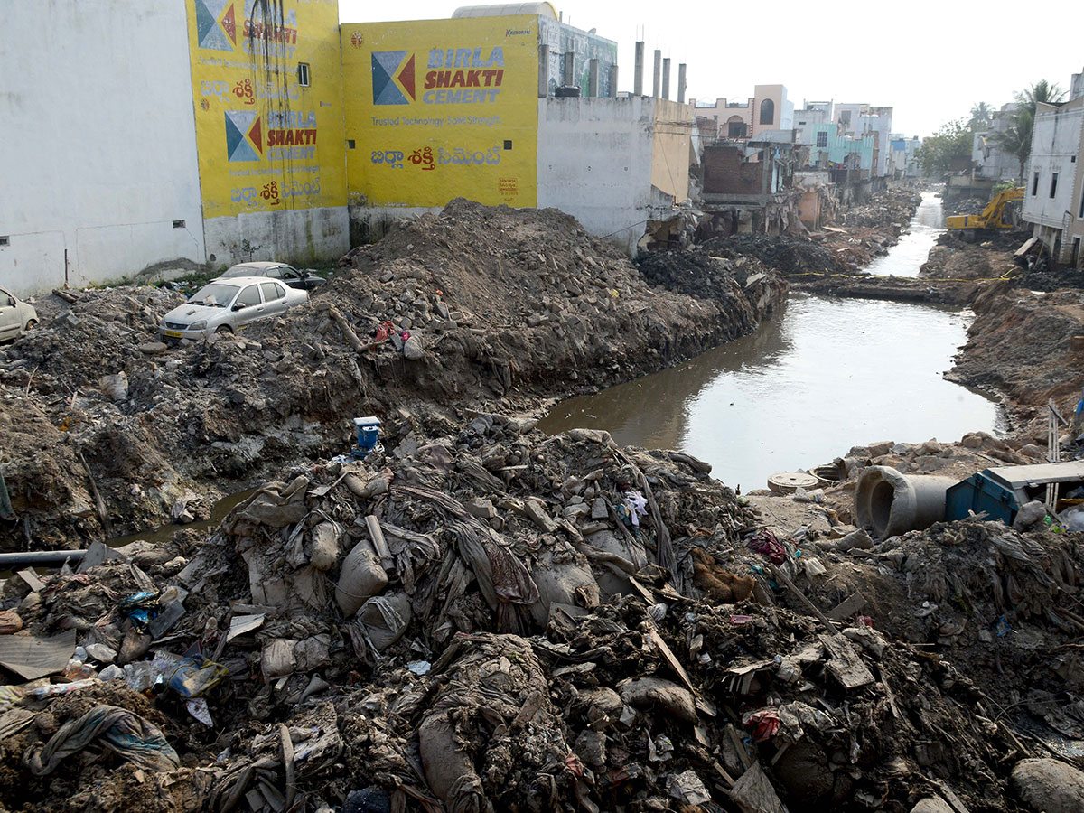 Heavy rains pound Hyderabad photo gallery - Sakshi69