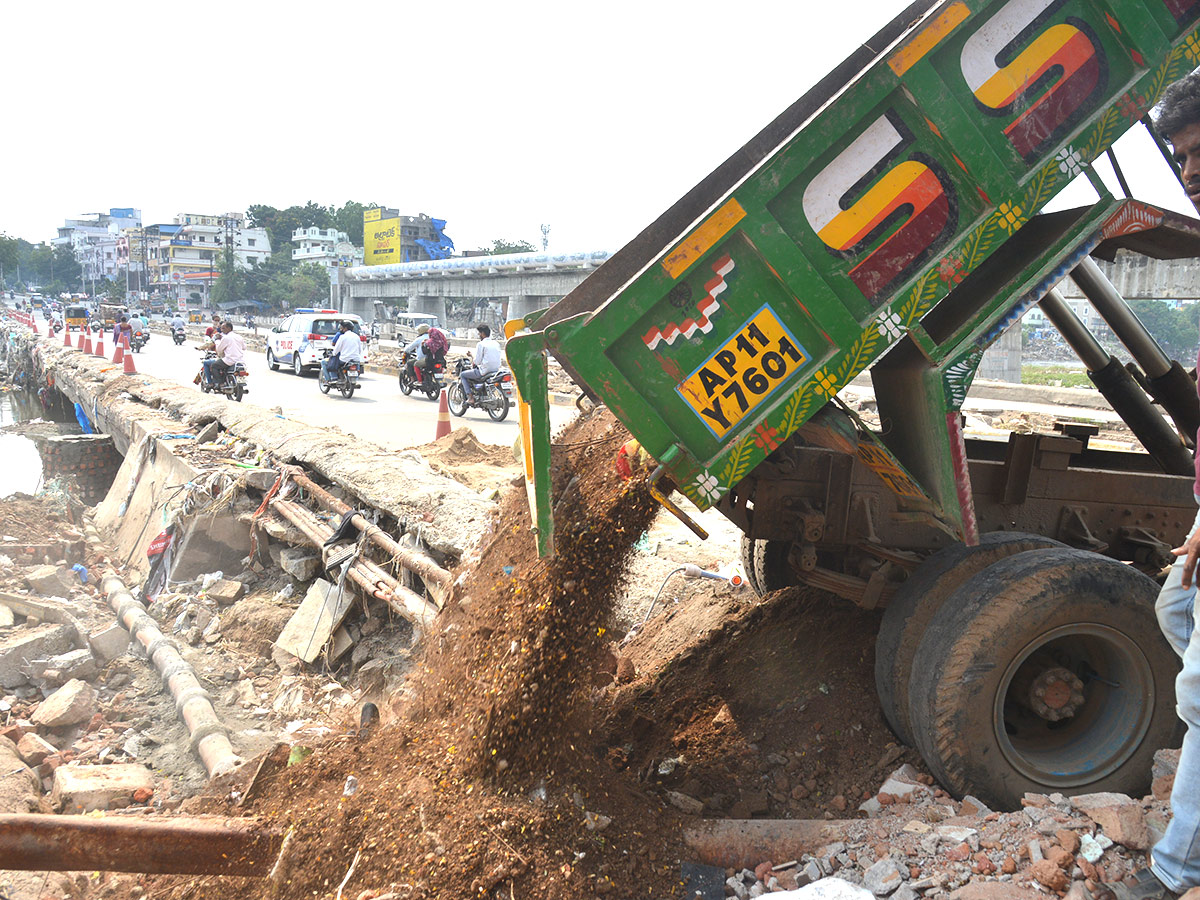 Heavy rains pound Hyderabad photo gallery - Sakshi8