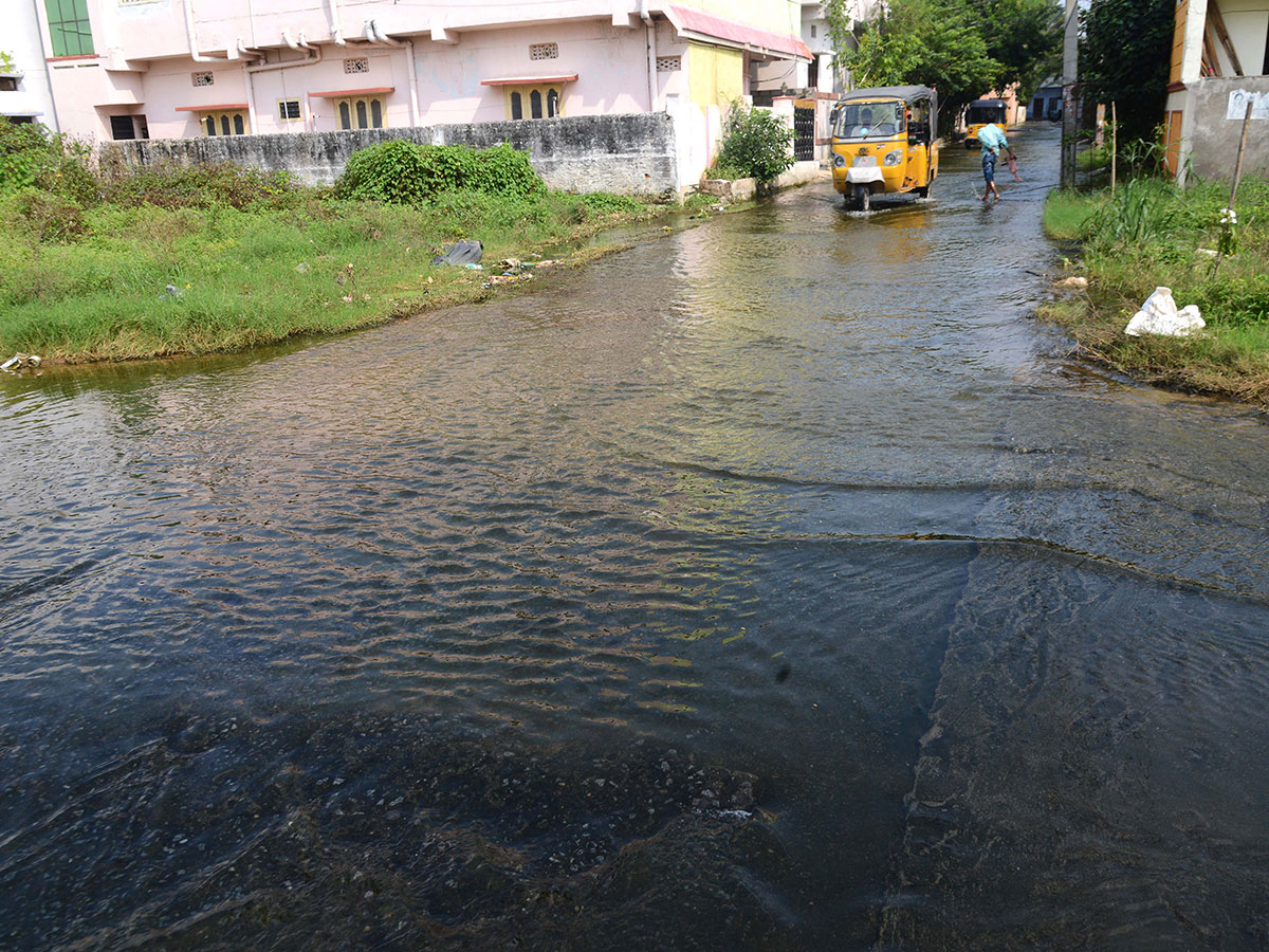 Heavy rains pound Hyderabad photo gallery - Sakshi74