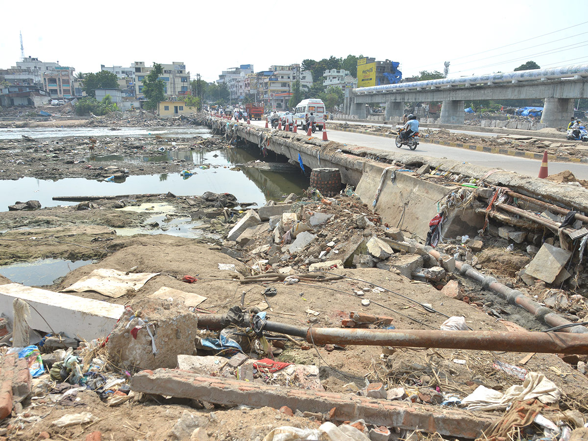 Heavy rains pound Hyderabad photo gallery - Sakshi9