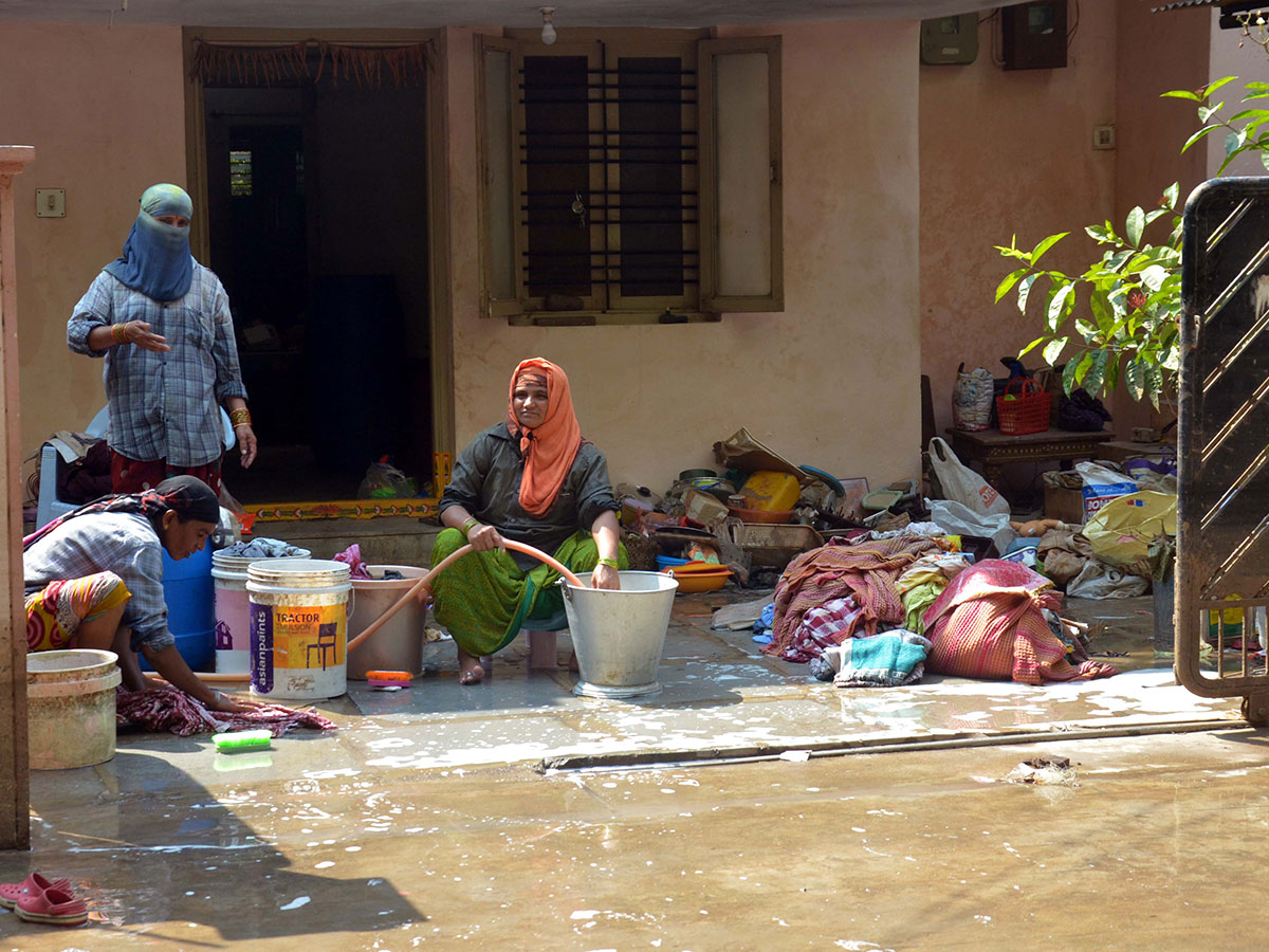 Heavy rains pound Hyderabad photo gallery - Sakshi79