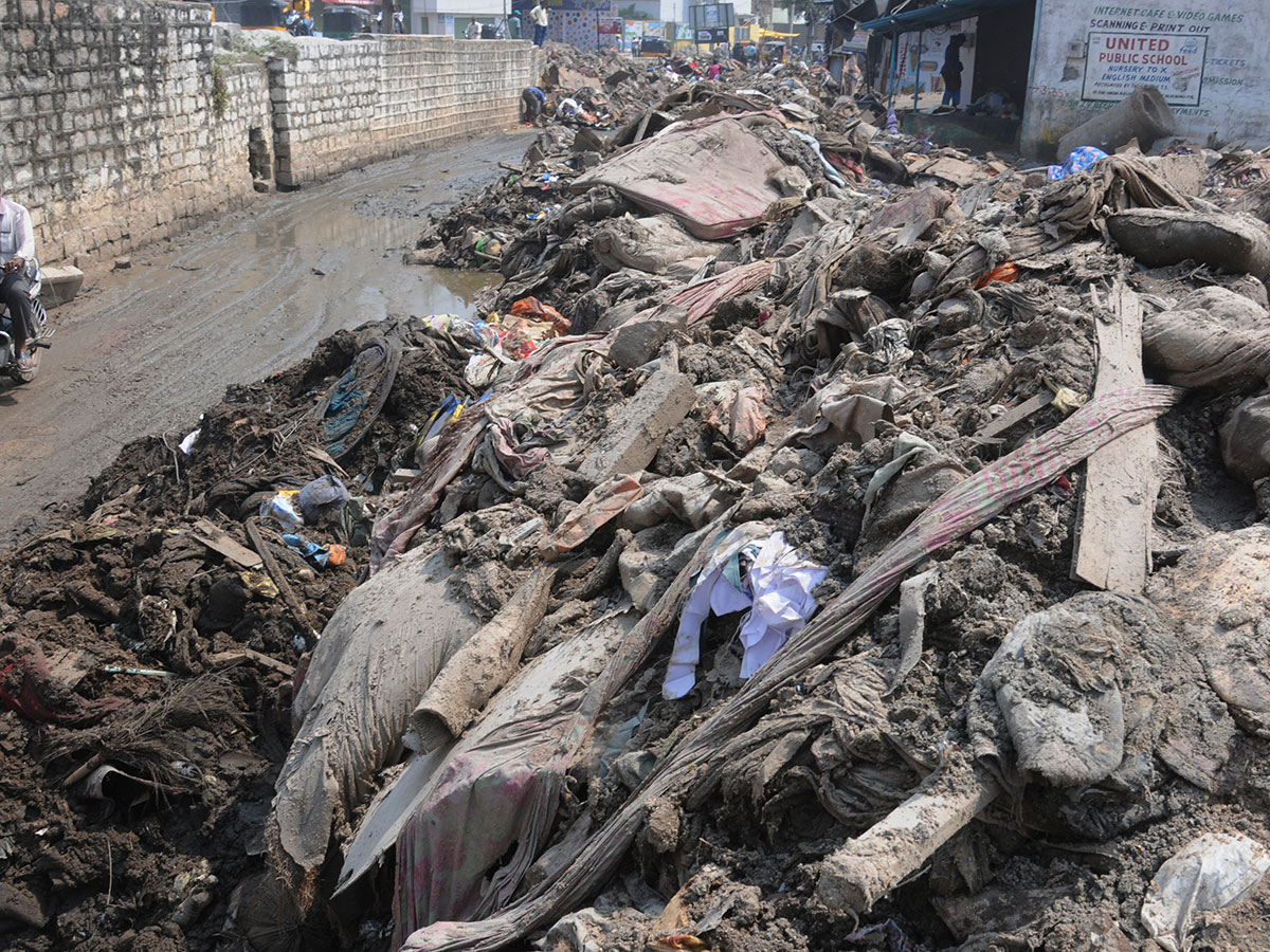 Heavy rains pound Hyderabad photo gallery - Sakshi83