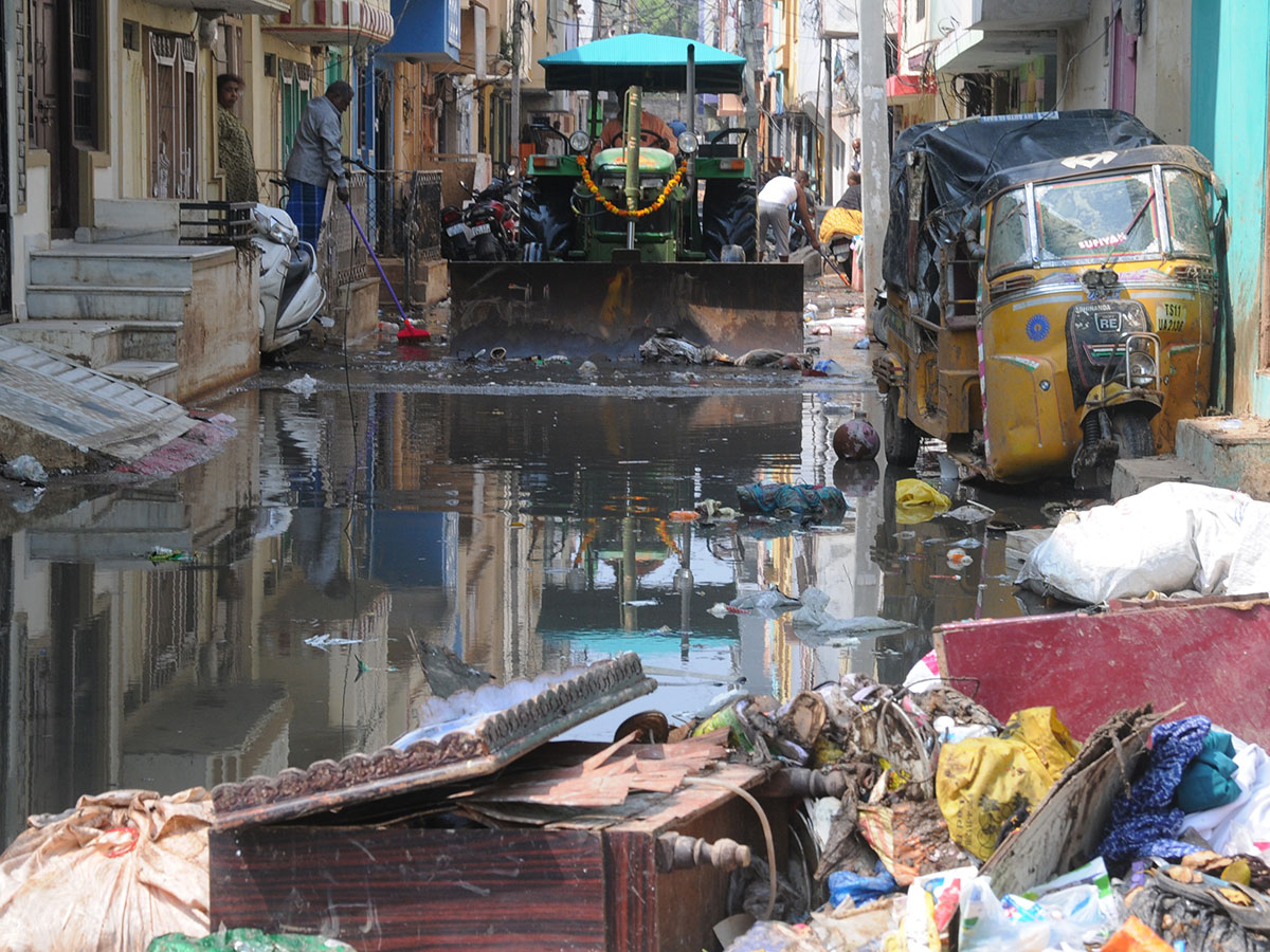 Heavy rains pound Hyderabad photo gallery - Sakshi86