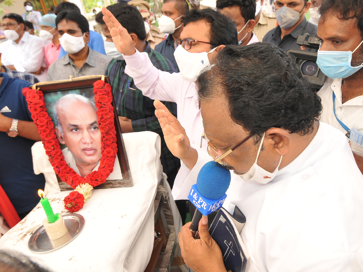 AP CM YS Jagans Father In Law EC Gangi Reddy Funeral Photo Gallery - Sakshi2