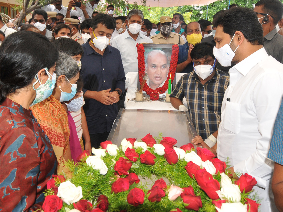 AP CM YS Jagans Father In Law EC Gangi Reddy Funeral Photo Gallery - Sakshi11