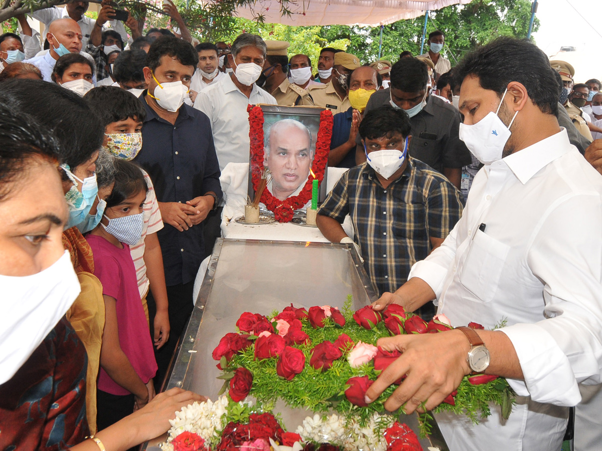 AP CM YS Jagans Father In Law EC Gangi Reddy Funeral Photo Gallery - Sakshi12