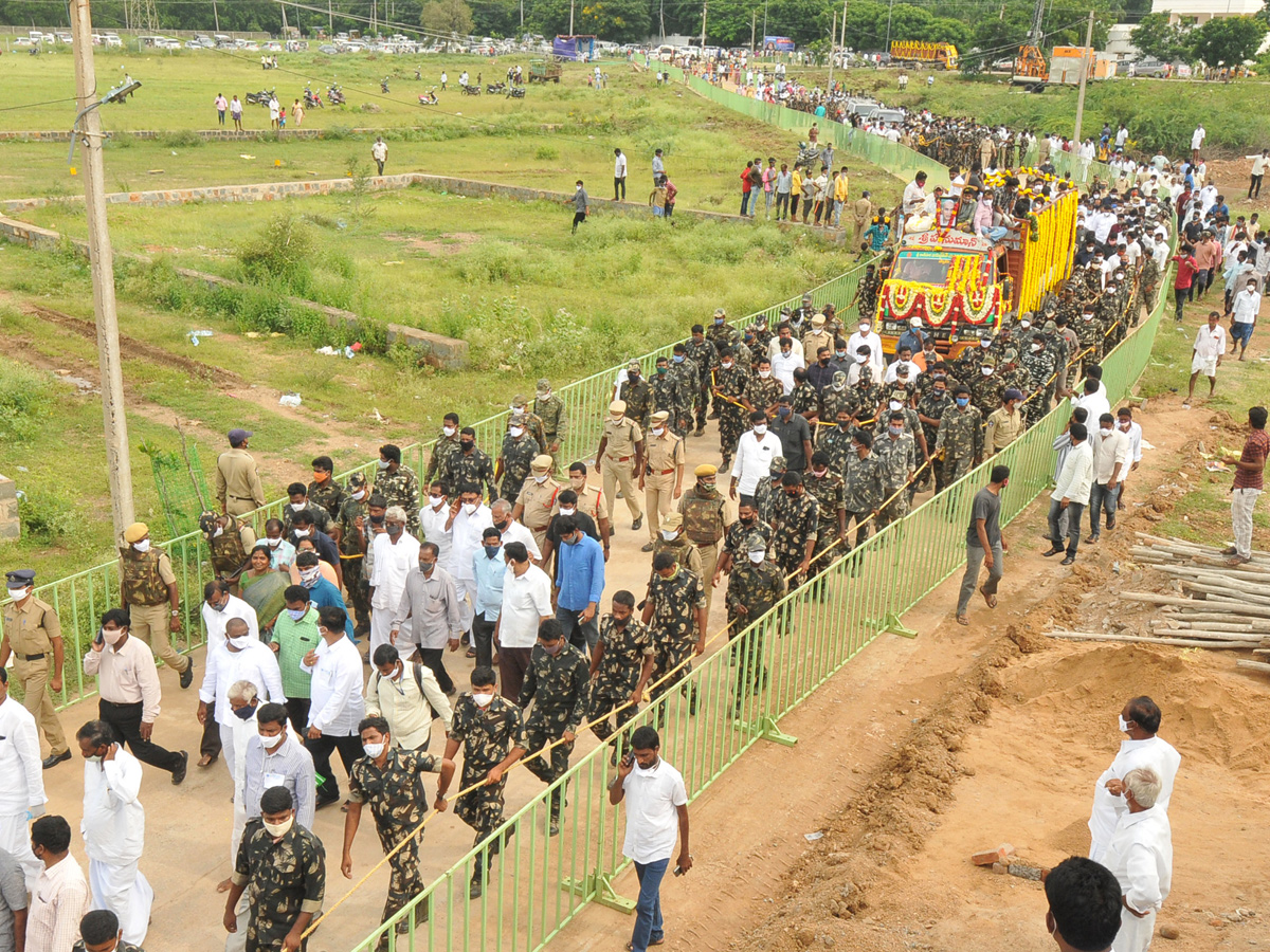 AP CM YS Jagans Father In Law EC Gangi Reddy Funeral Photo Gallery - Sakshi17