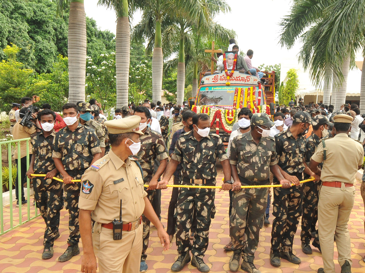 AP CM YS Jagans Father In Law EC Gangi Reddy Funeral Photo Gallery - Sakshi18