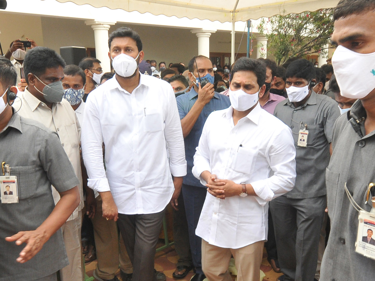 AP CM YS Jagans Father In Law EC Gangi Reddy Funeral Photo Gallery - Sakshi19