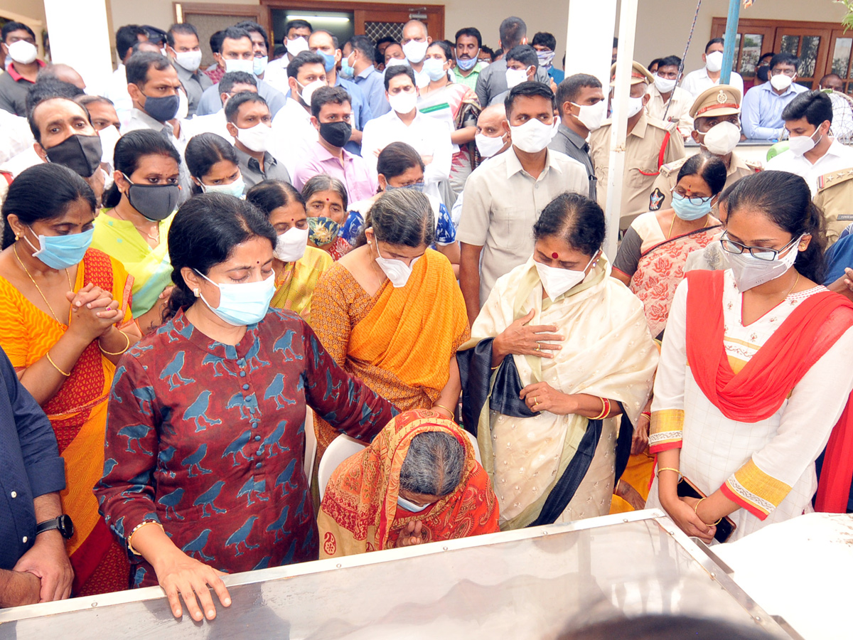 AP CM YS Jagans Father In Law EC Gangi Reddy Funeral Photo Gallery - Sakshi3