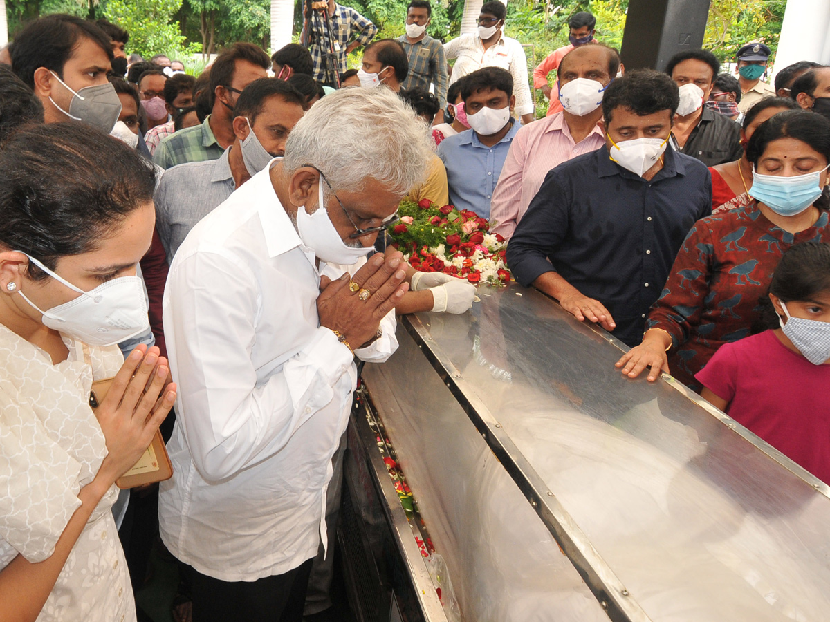 AP CM YS Jagans Father In Law EC Gangi Reddy Funeral Photo Gallery - Sakshi22