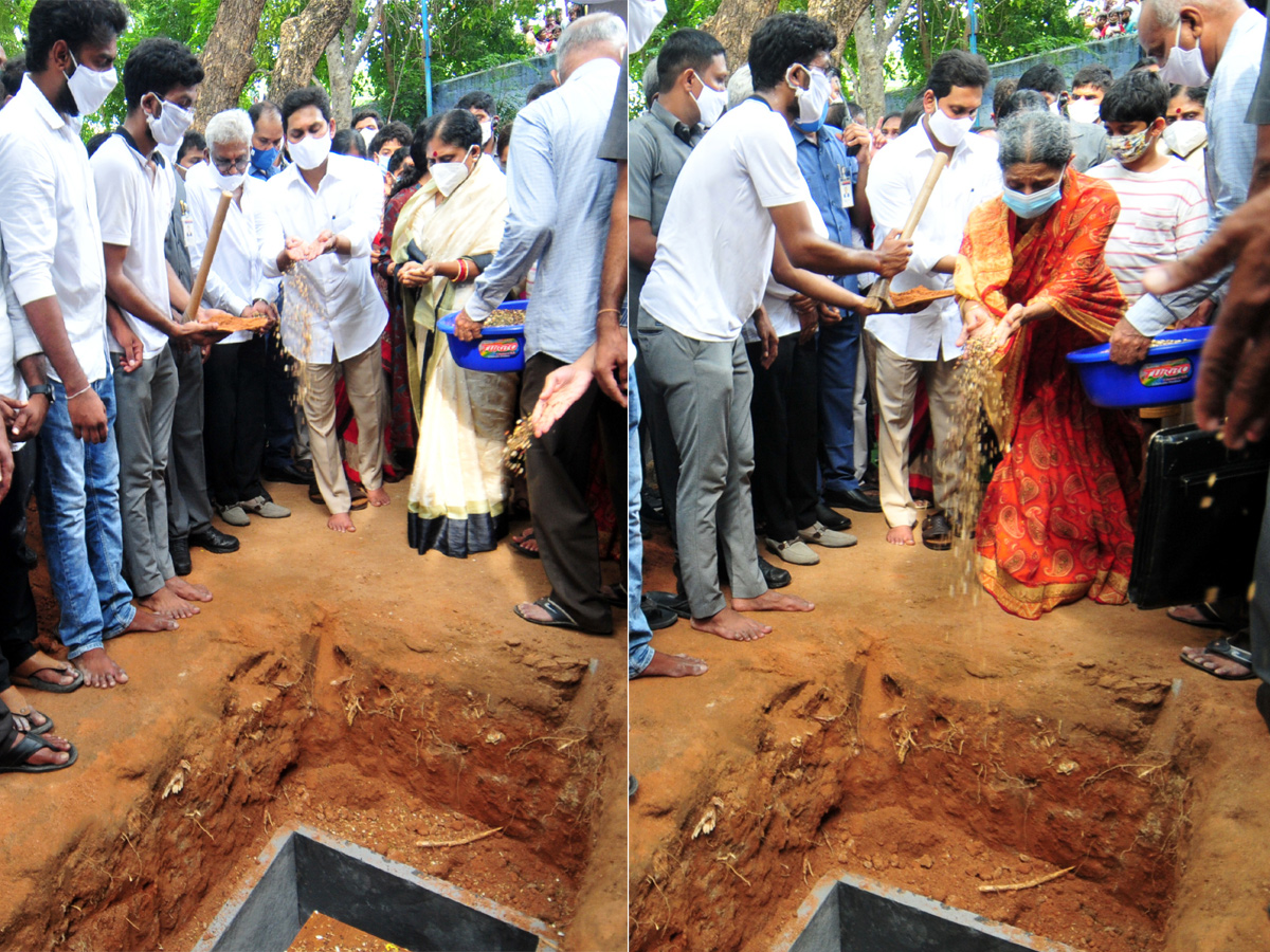 AP CM YS Jagans Father In Law EC Gangi Reddy Funeral Photo Gallery - Sakshi26