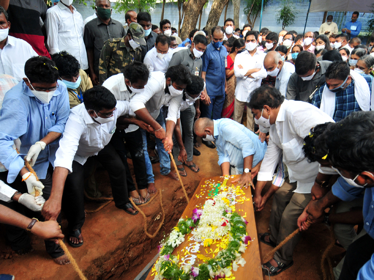 AP CM YS Jagans Father In Law EC Gangi Reddy Funeral Photo Gallery - Sakshi1