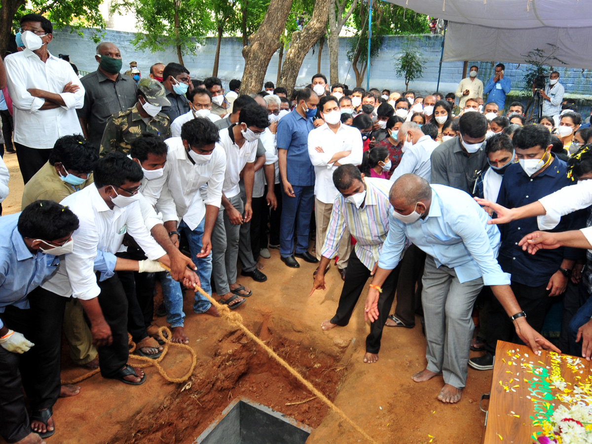 AP CM YS Jagans Father In Law EC Gangi Reddy Funeral Photo Gallery - Sakshi30