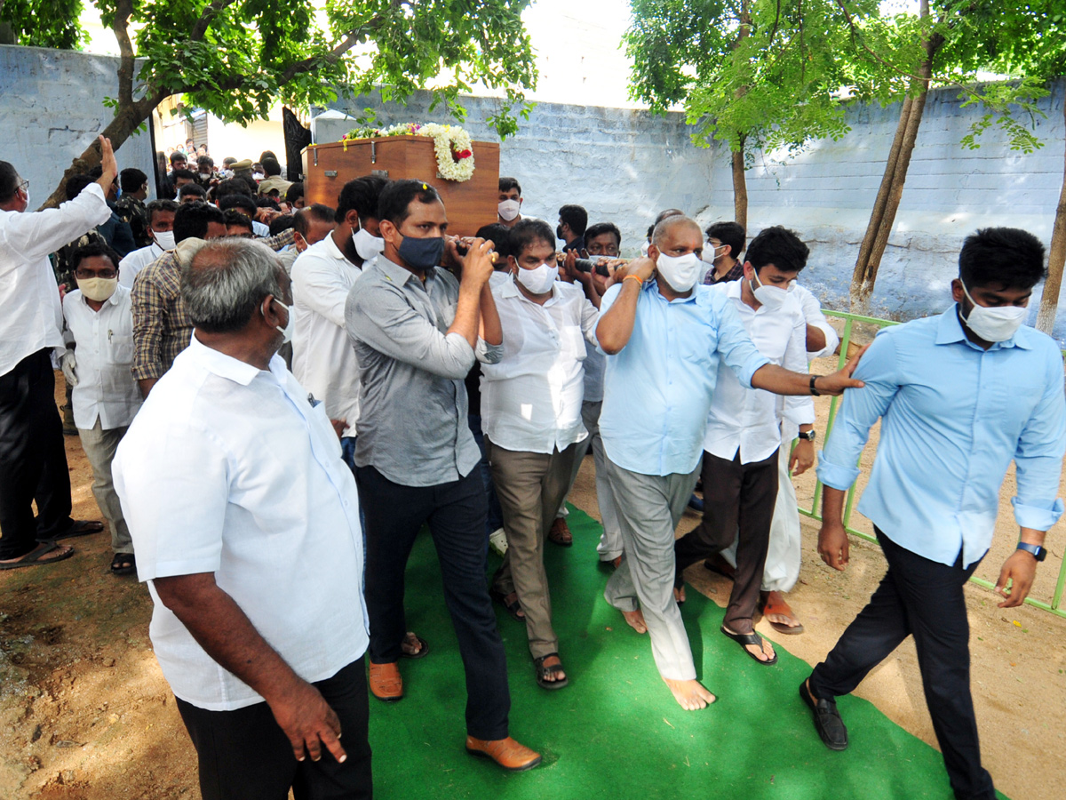 AP CM YS Jagans Father In Law EC Gangi Reddy Funeral Photo Gallery - Sakshi32