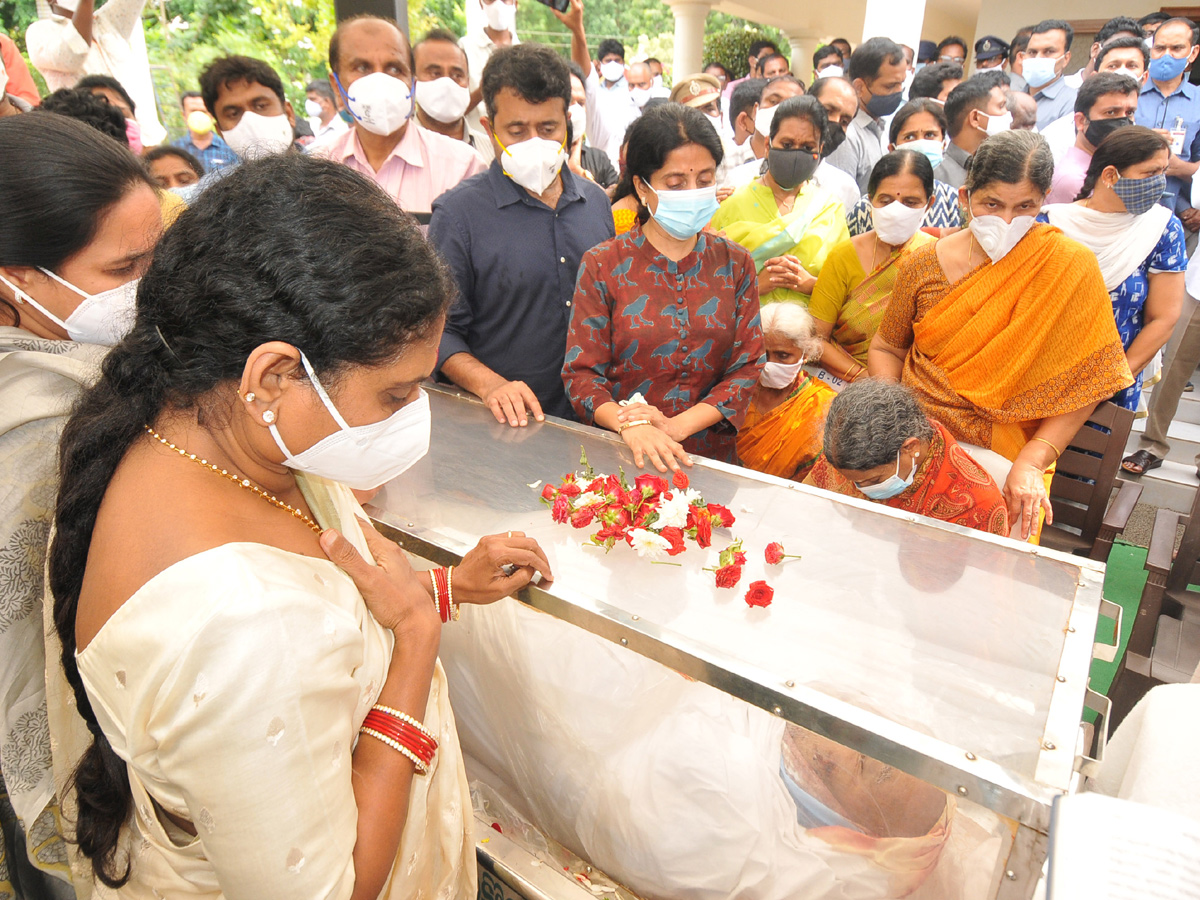 AP CM YS Jagans Father In Law EC Gangi Reddy Funeral Photo Gallery - Sakshi5