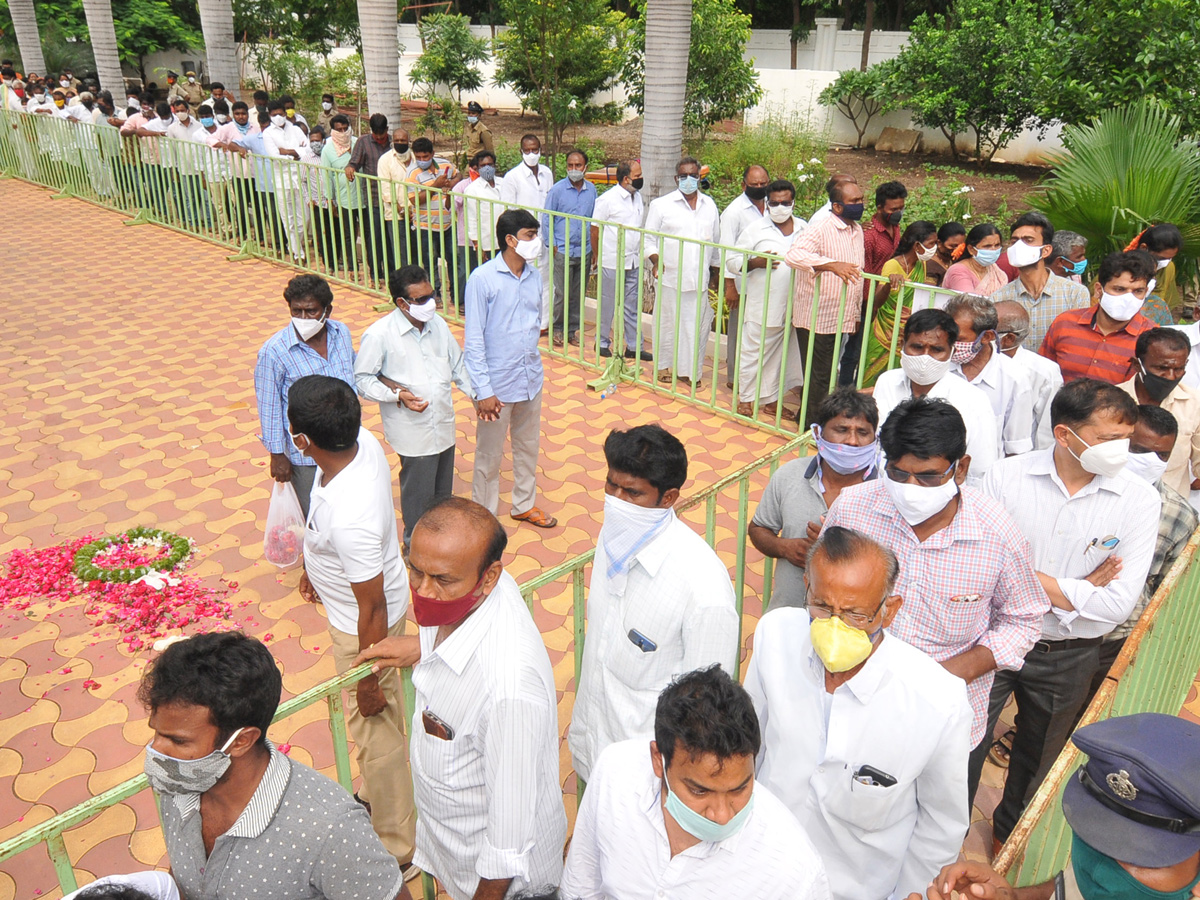 AP CM YS Jagans Father In Law EC Gangi Reddy Funeral Photo Gallery - Sakshi9