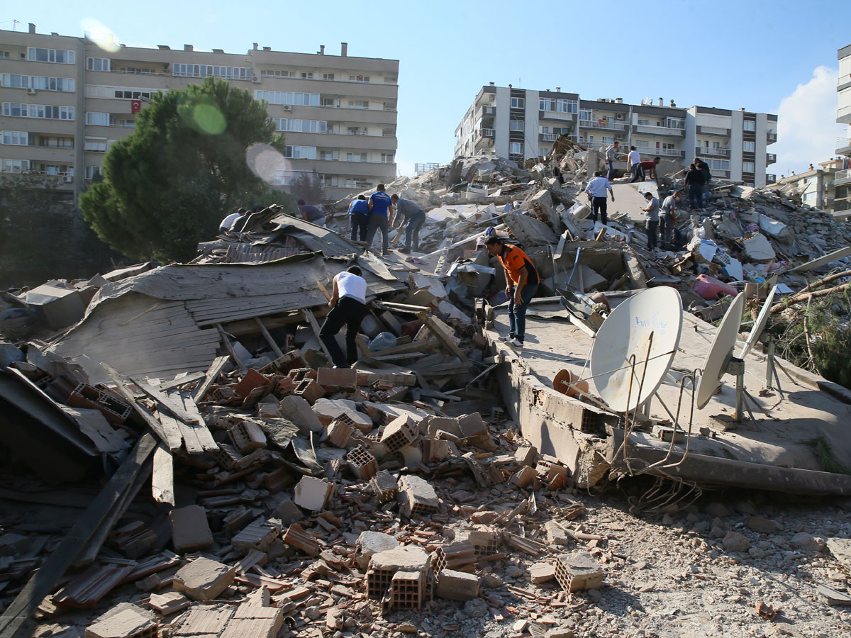 Powerful earthquake felt in Turkey Photo Gallery - Sakshi5